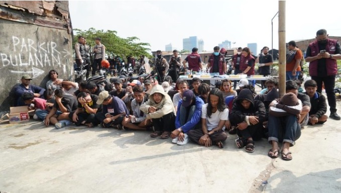 Kampung Boncos Jakbar Disisir Polisi, 31 Pengguna Sabu Diciduk